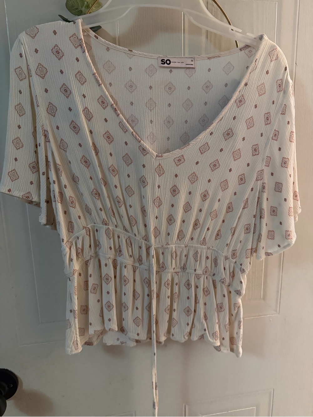 SO Cream V-Neck Peplum Blouse with Pink Geometric Print